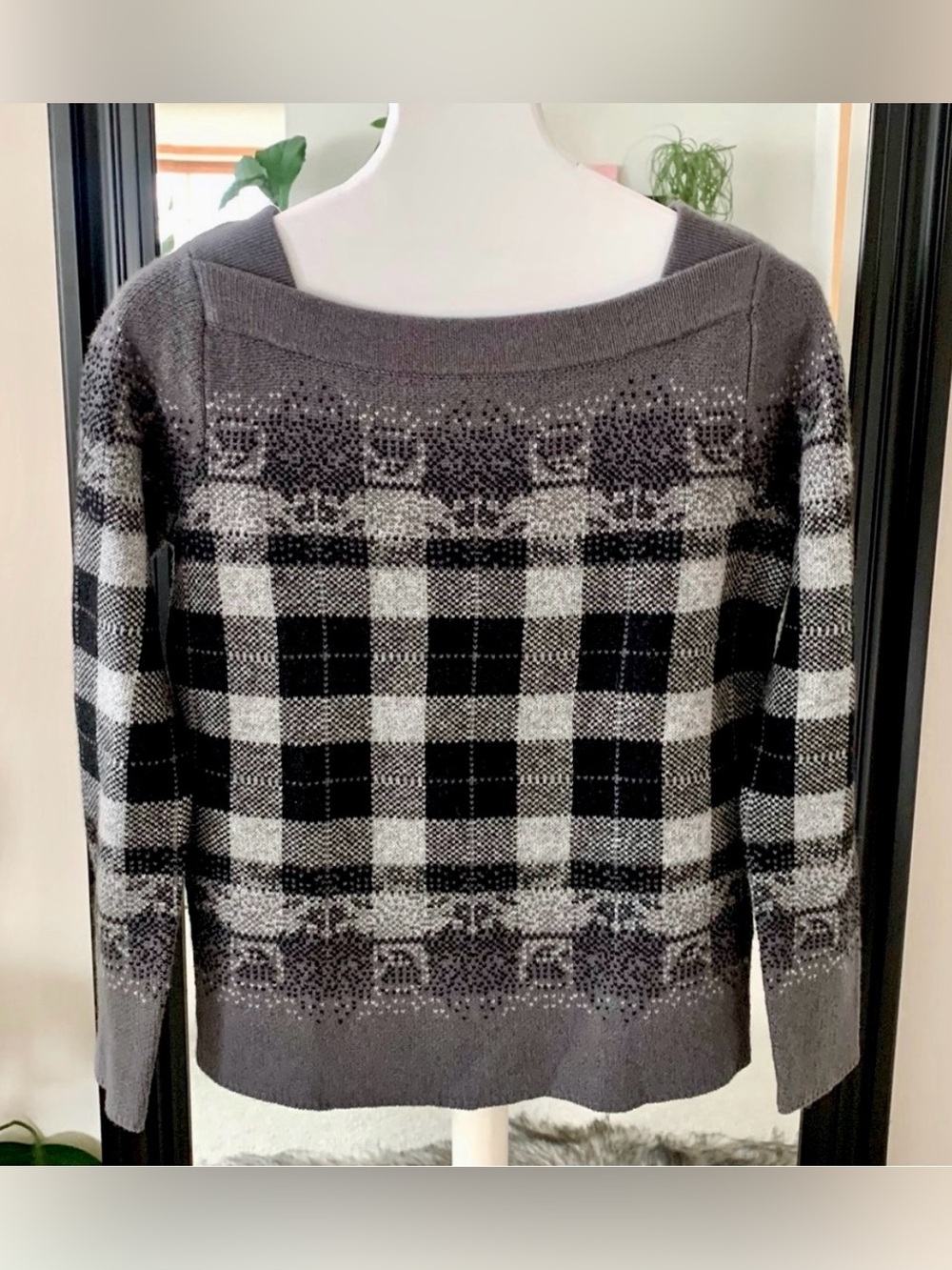 TSE Cashmere Gray & Black Long Sleeve Sweater